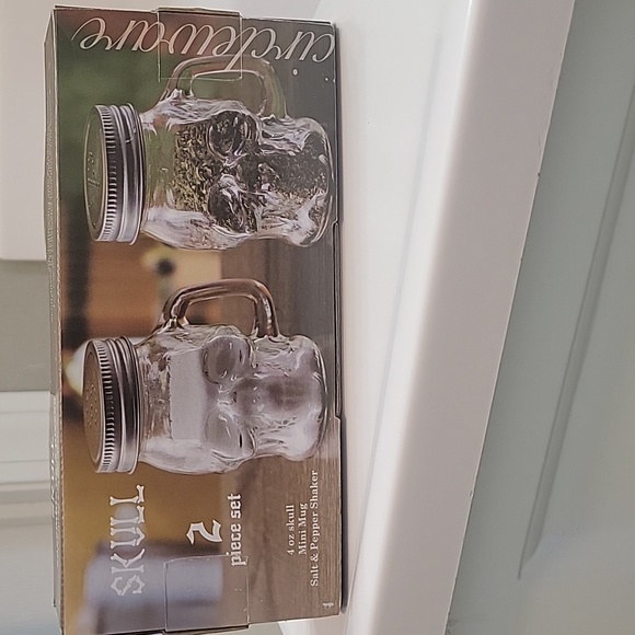 Skull Salt and Pepper Shaker Set. Unopened. Circleware 4oz 2 Piece Set. - Picture 2 of 7